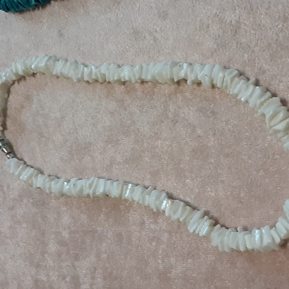 2 Vintage 60's 70's Hawaiian Pooka Puka Shell Surfer Beach Necklaces - Picture 3 of 5